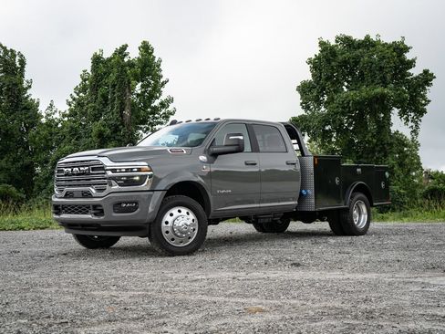 New 2026 RAM 4500 4x4 Crew Cab DRW w/ Laramie Trim Package image 3