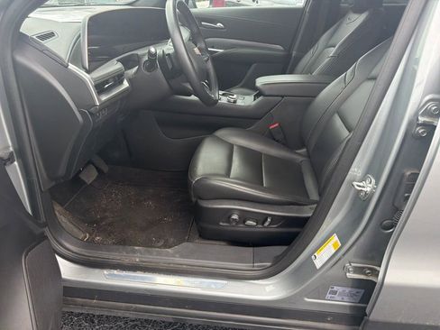 Used 2025 Cadillac XT4 Premium Luxury FWD image 18