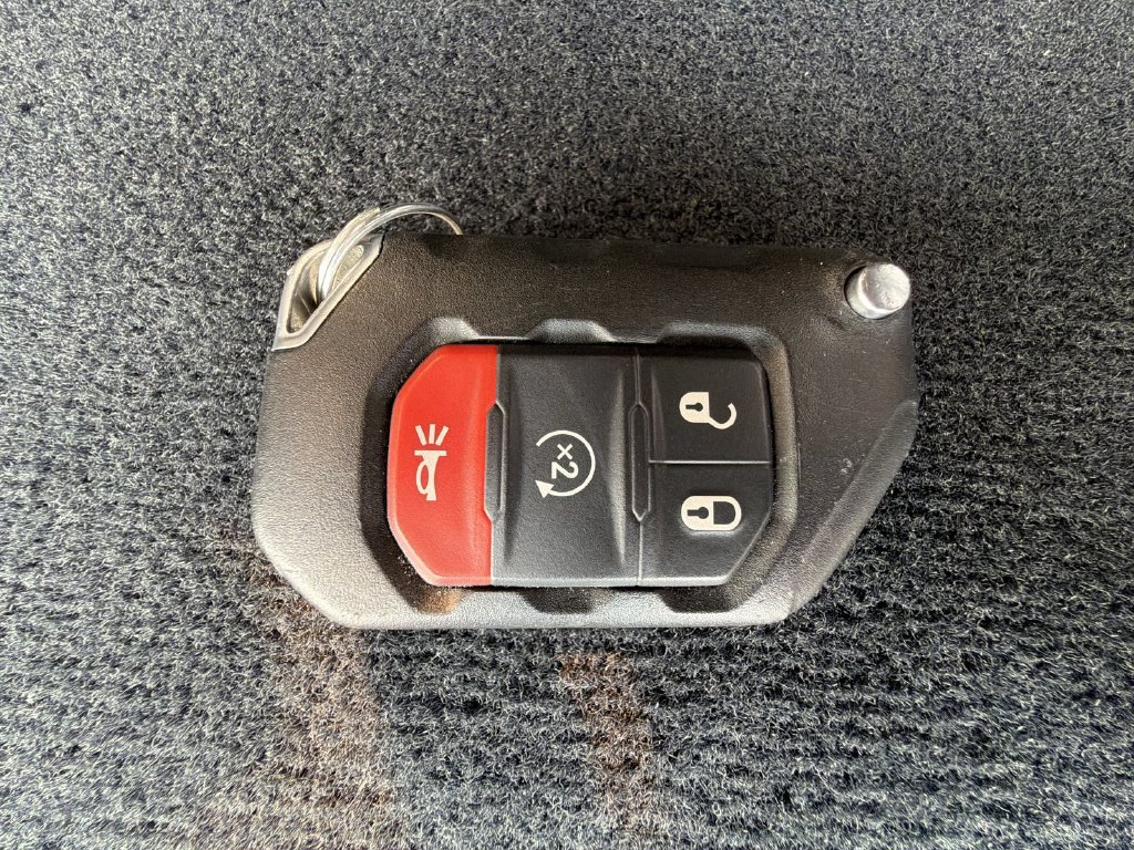 Used 2018 Jeep Wrangler Unlimited Sahara AWD/4WD image 28