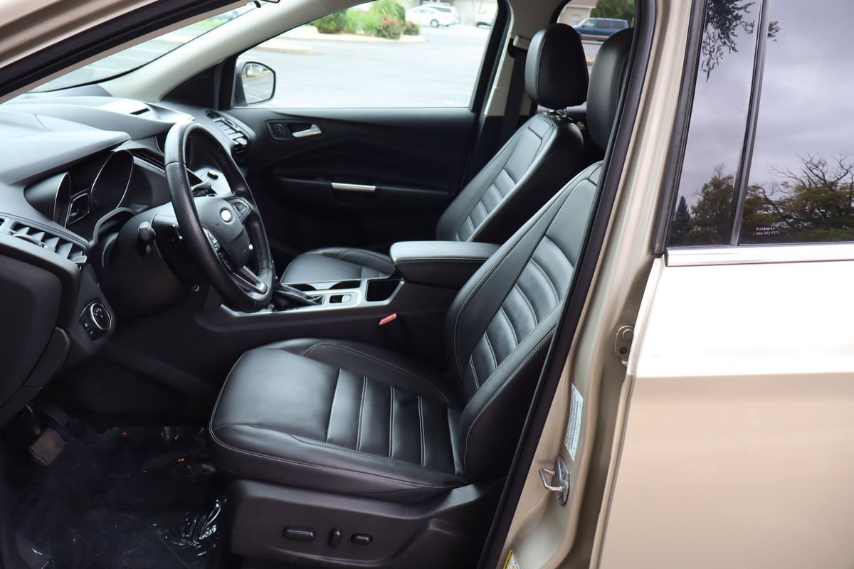Used 2017 Ford Escape SE w/ SE Leather Comfort Package AWD/4WD image 19