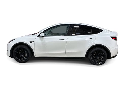 Certified 2023 Tesla Model Y AWD image 3