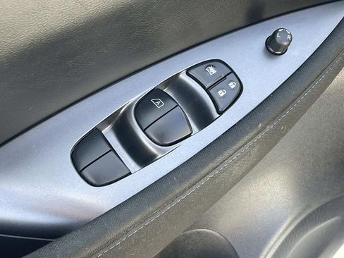 Certified 2022 Nissan Leaf S image 16