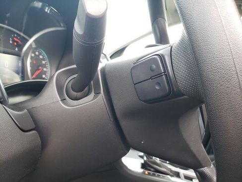 Used 2021 Chevrolet Equinox LT image 32