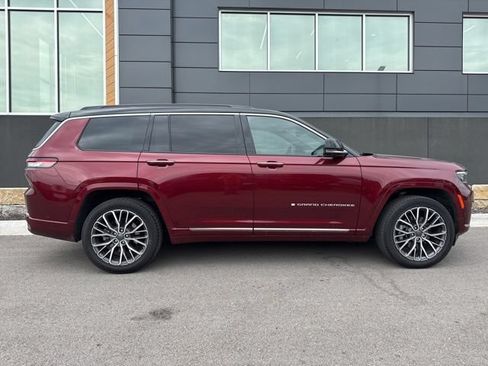 Used 2024 Jeep Grand Cherokee L Summit AWD/4WD image 2