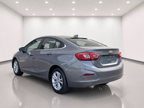 Used 2019 Chevrolet Cruze LT FWD image 2