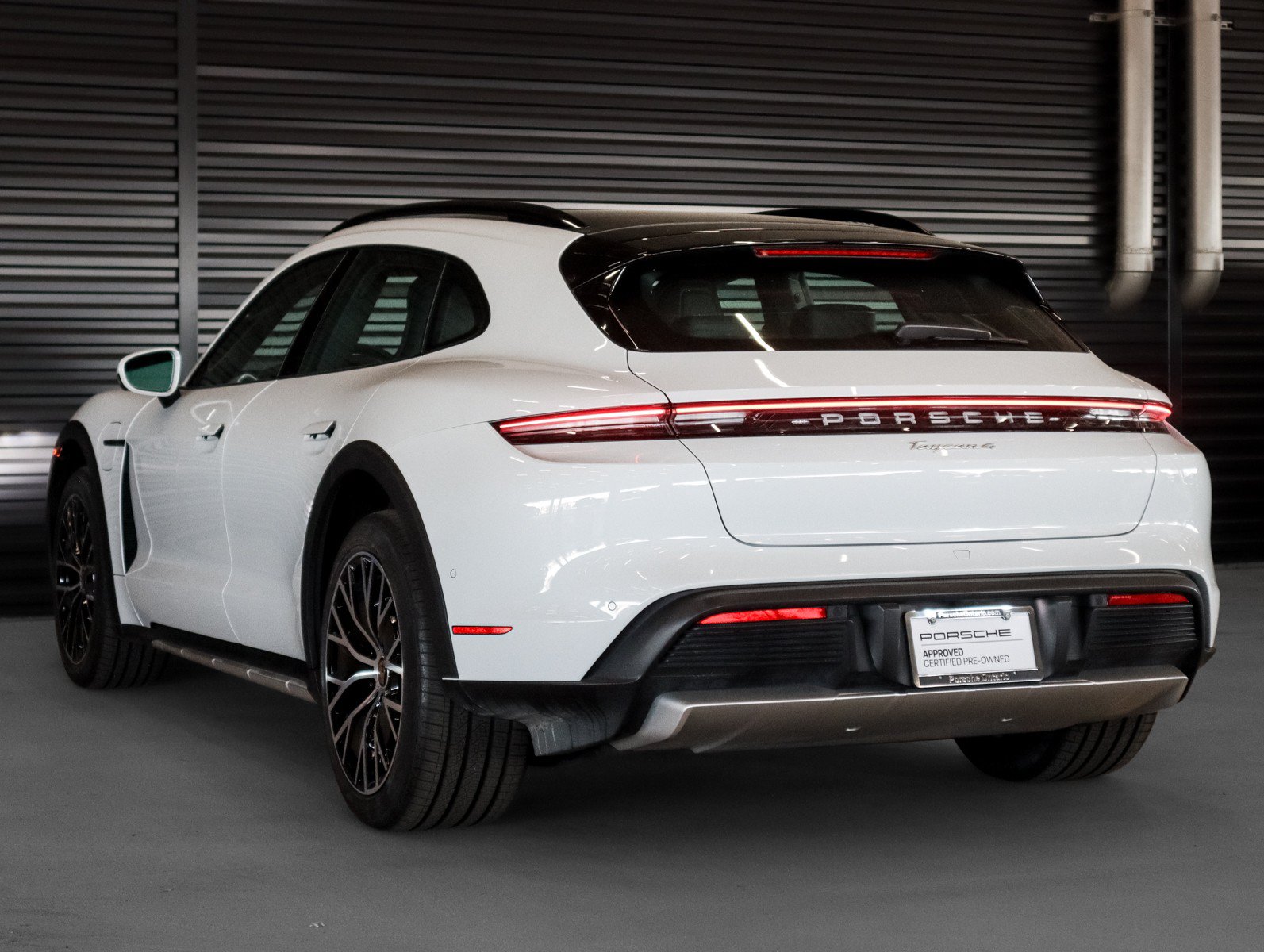 Used 2024 Porsche Taycan 4 Cross Turismo AWD/4WD image 3