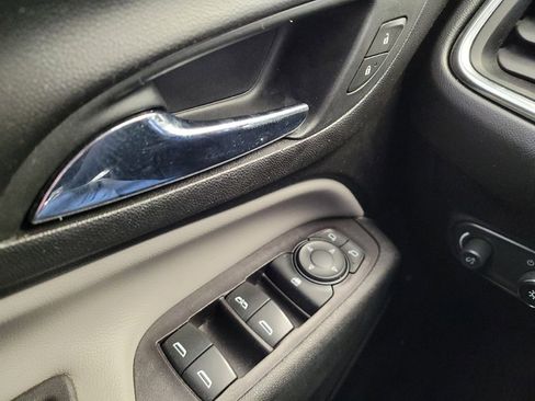 Used 2021 Chevrolet Equinox LS w/ LS Convenience Package image 27