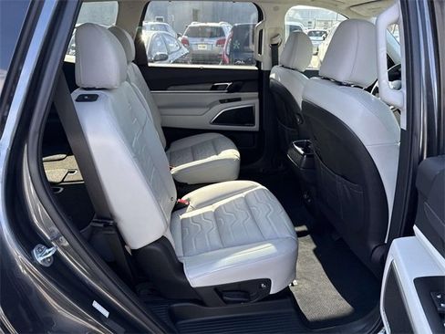Used 2021 Kia Telluride SX w/ SX Prestige Package image 11