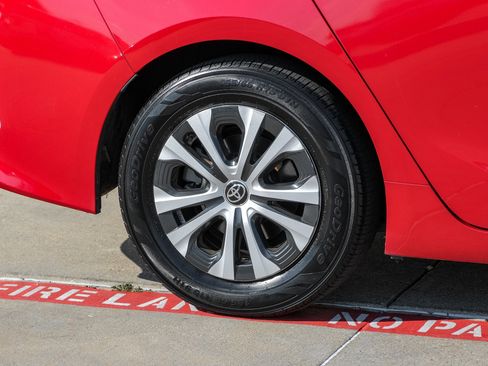 Used 2021 Toyota Prius Prime XLE image 48