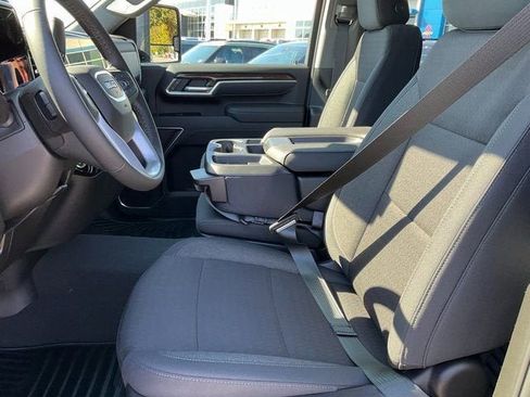 New 2026 GMC Sierra 2500 SLE image 2