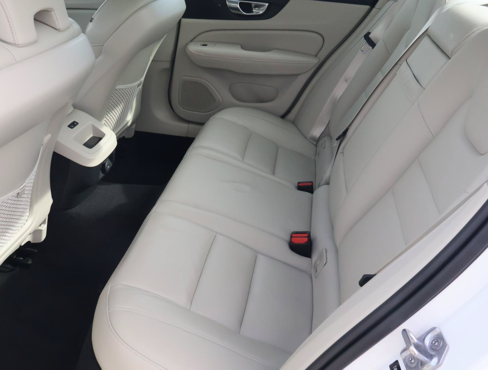 Used 2022 Volvo S60 B5 Momentum AWD/4WD image 19