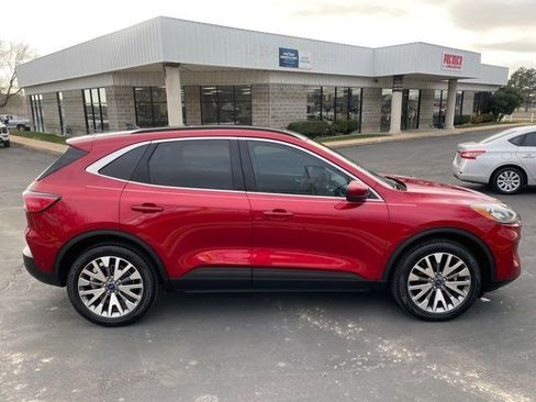 Used 2021 Ford Escape Titanium w/ Class II Trailer Tow Package image 4