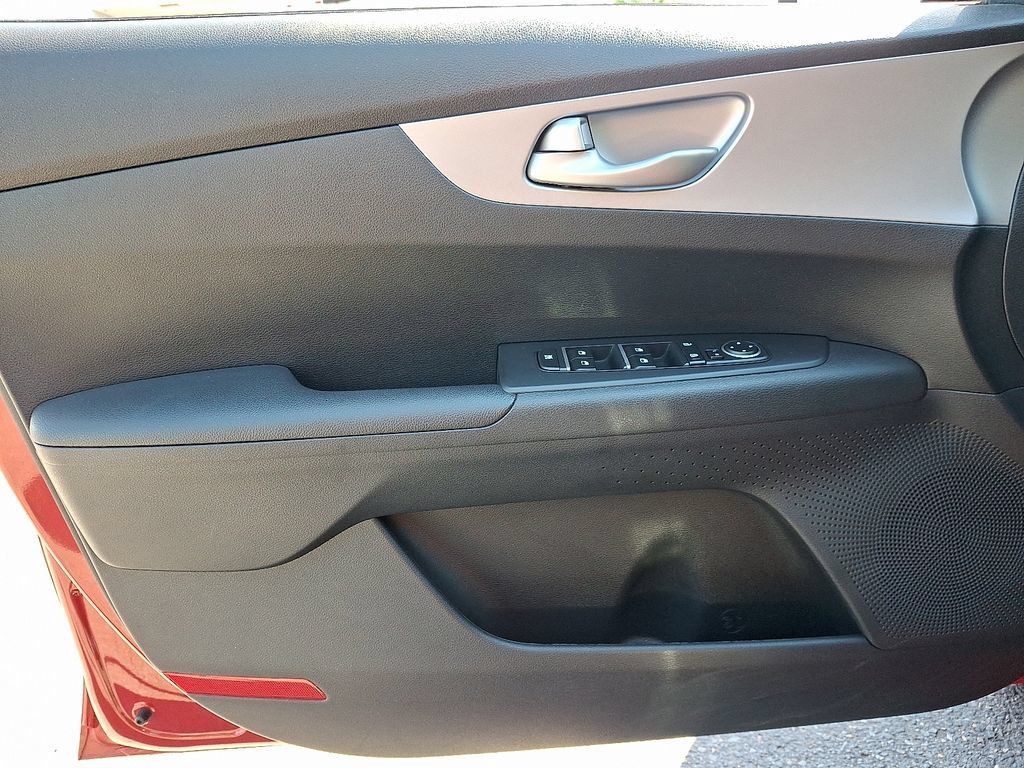 Used 2022 Kia Forte LXS FWD image 12