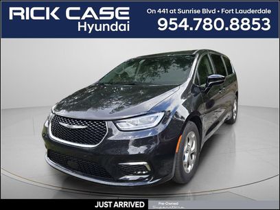 Used 2024 Chrysler Pacifica Limited