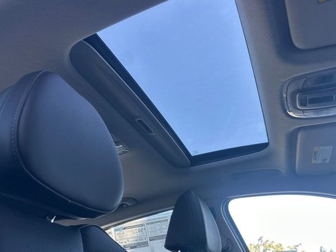 New 2025 Hyundai Elantra Limited image 16