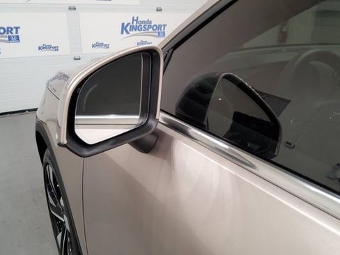 Used 2024 Volvo XC40 B5 Plus w/ Protection Package Premier AWD/4WD image 14