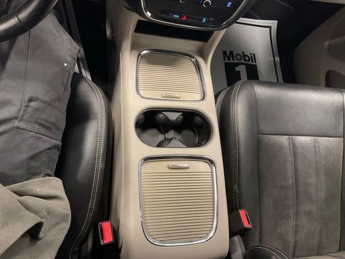 Used 2019 Dodge Grand Caravan SXT image 21