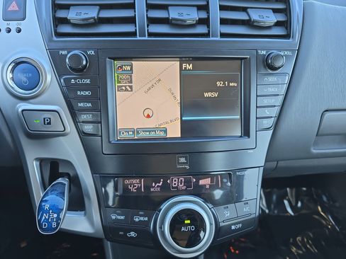 Used 2014 Toyota Prius V Five image 19