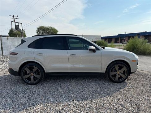 Used 2021 Porsche Cayenne image 6