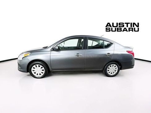 Used 2017 Nissan Versa SV FWD image 4