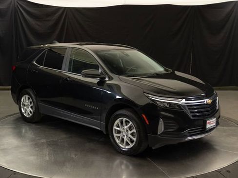 Used 2023 Chevrolet Equinox LT w/ Driver Convenience Package AWD/4WD image 2