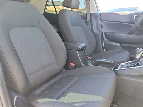 Used 2023 Hyundai Venue SE image 21