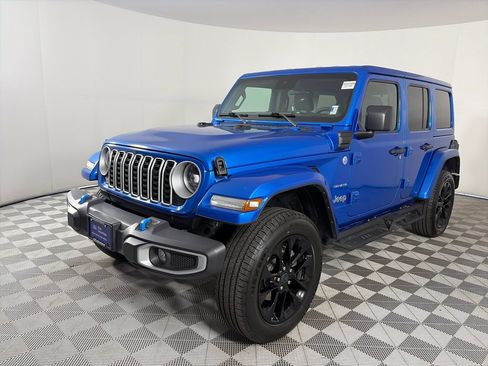 Used 2024 Jeep Wrangler Unlimited Sahara AWD/4WD image 3