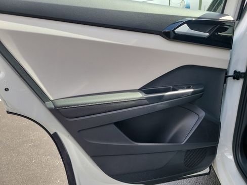 Certified 2025 Volkswagen Taos S image 11