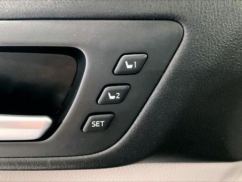 Used 2018 Toyota Highlander Limited FWD image 35