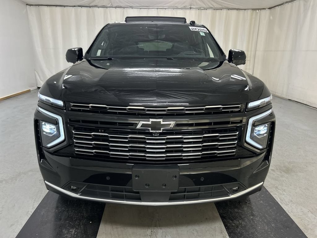 Certified 2025 Chevrolet Suburban High Country AWD/4WD image 3