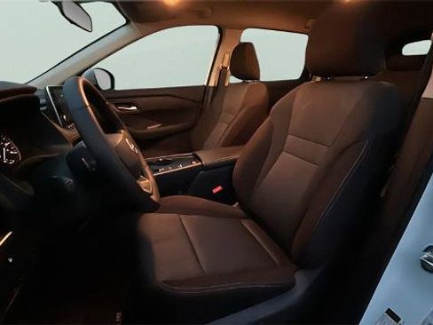 Certified 2025 Nissan Rogue SV image 13