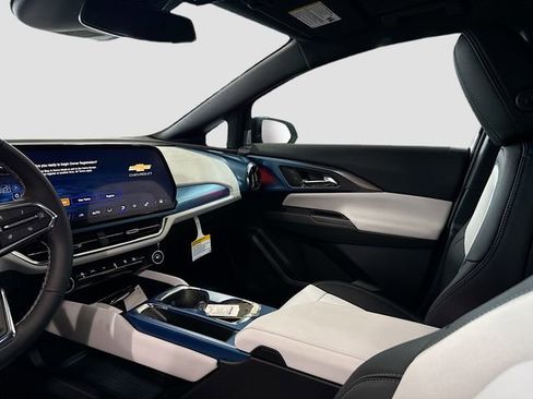 New 2026 Chevrolet Equinox EV LT image 24