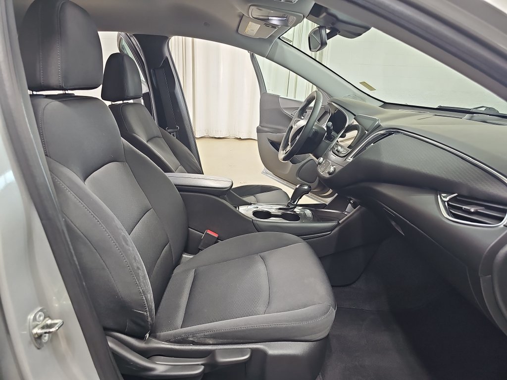 Used 2016 Chevrolet Malibu LT w/ Driver Confidence Package FWD image 13