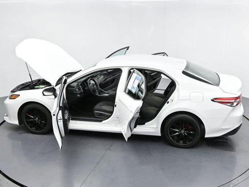 Used 2020 Toyota Camry LE FWD image 32