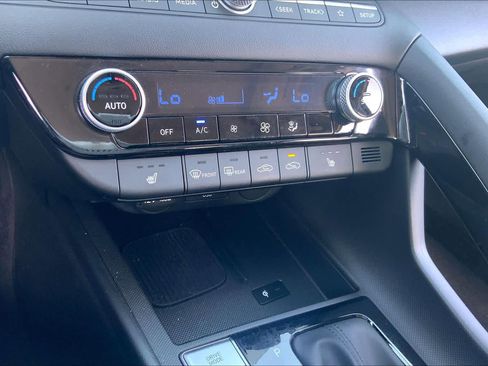 Used 2025 Hyundai Elantra SEL image 31