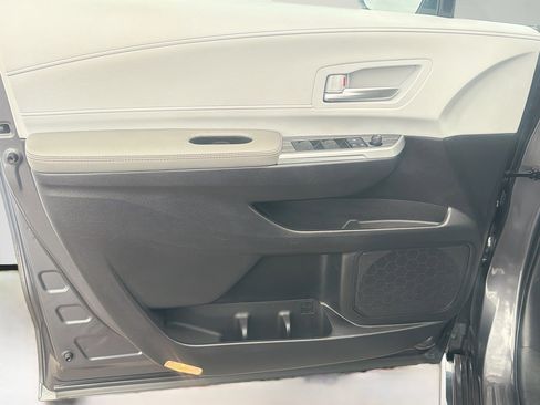 Used 2025 Toyota Sienna XLE image 22