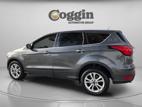 Used 2019 Ford Escape SE image 3