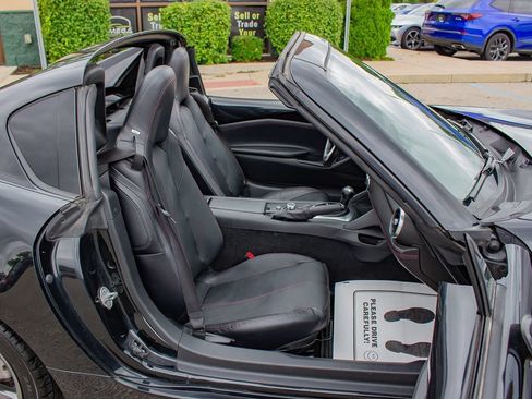 Used 2018 MAZDA MX-5 Miata RF Grand Touring RWD image 15