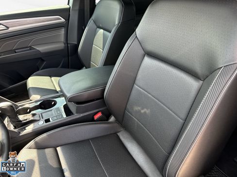 Used 2023 Volkswagen Atlas Cross Sport SE FWD image 13
