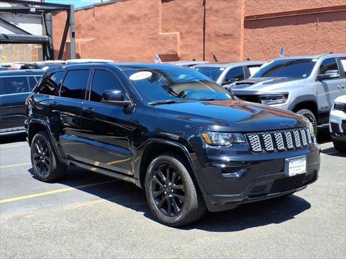 Certified 2021 Jeep Grand Cherokee Laredo X AWD/4WD image 3
