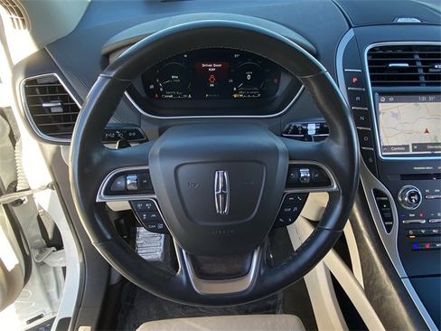 Used 2020 Lincoln Nautilus Reserve w/ Equipment Group 202A image 10