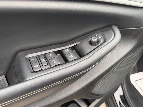 Used 2023 Jeep Grand Cherokee L Limited w/ Black Appearance Package image 22