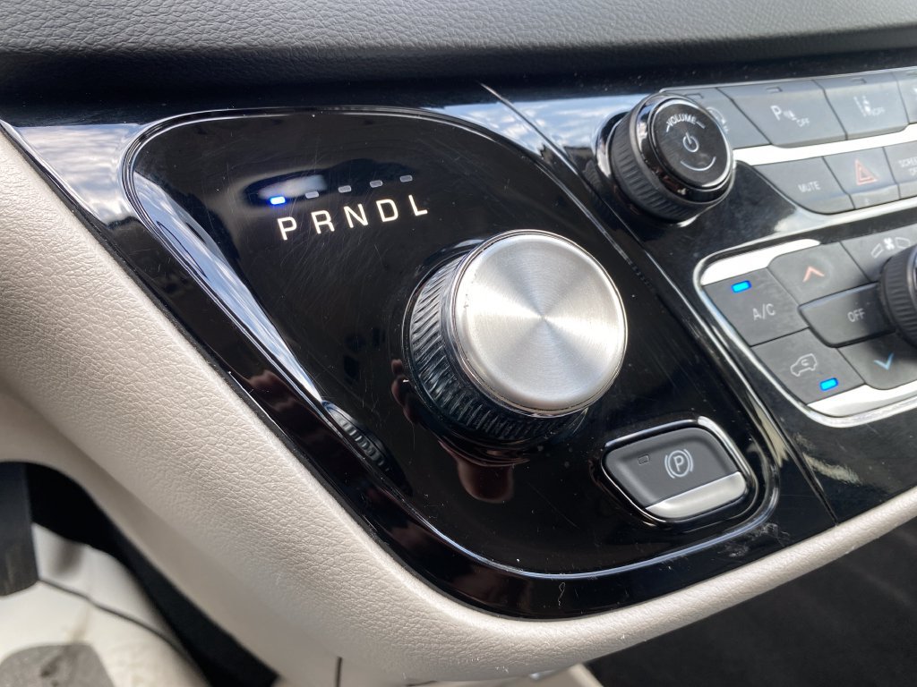 Used 2023 Chrysler Pacifica Touring-L FWD image 23