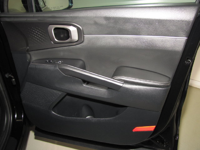 Used 2023 Kia Sorento LX FWD image 43