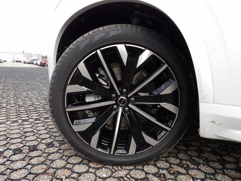 New 2026 Volvo XC90 B6 Plus w/ Protection Package Premier image 31