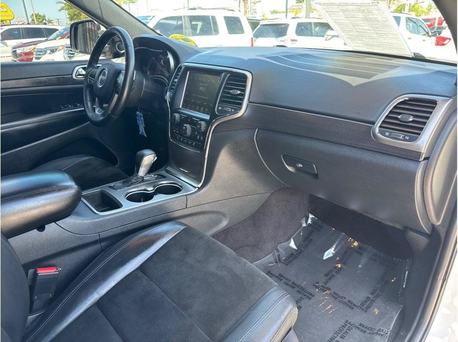 Used 2017 Jeep Grand Cherokee Altitude RWD image 28