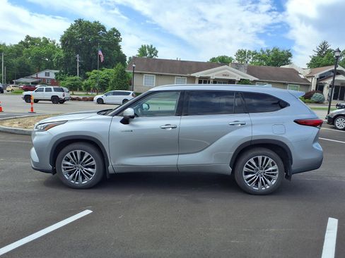 Used 2021 Toyota Highlander Platinum AWD/4WD image 30
