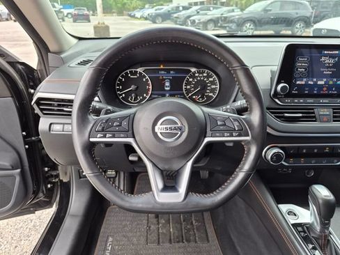 Used 2022 Nissan Altima 2.5 SR w/ Midnight Edition Package FWD image 30
