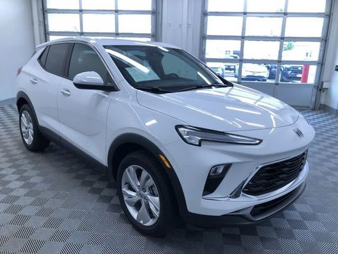 Used 2025 Buick Encore GX Preferred AWD/4WD image 37