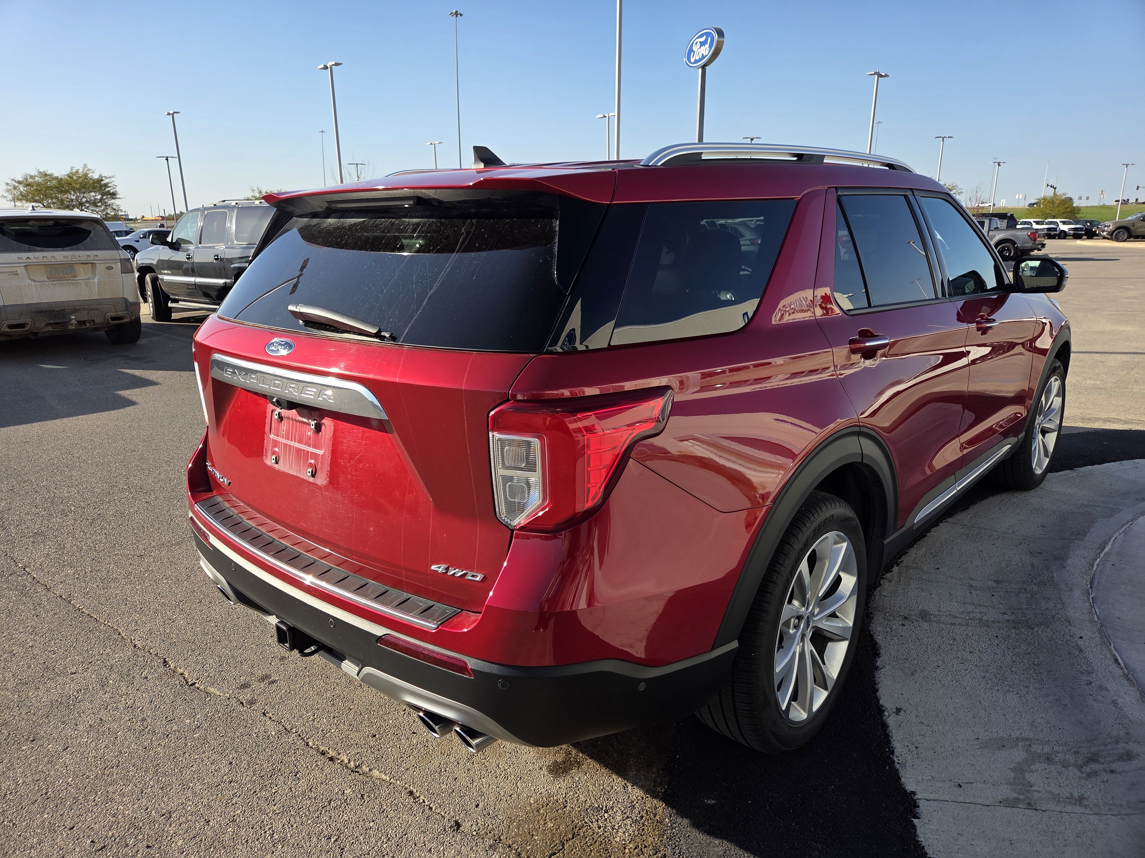 Used 2022 Ford Explorer Platinum w/ Equipment Group 601A AWD/4WD image 5